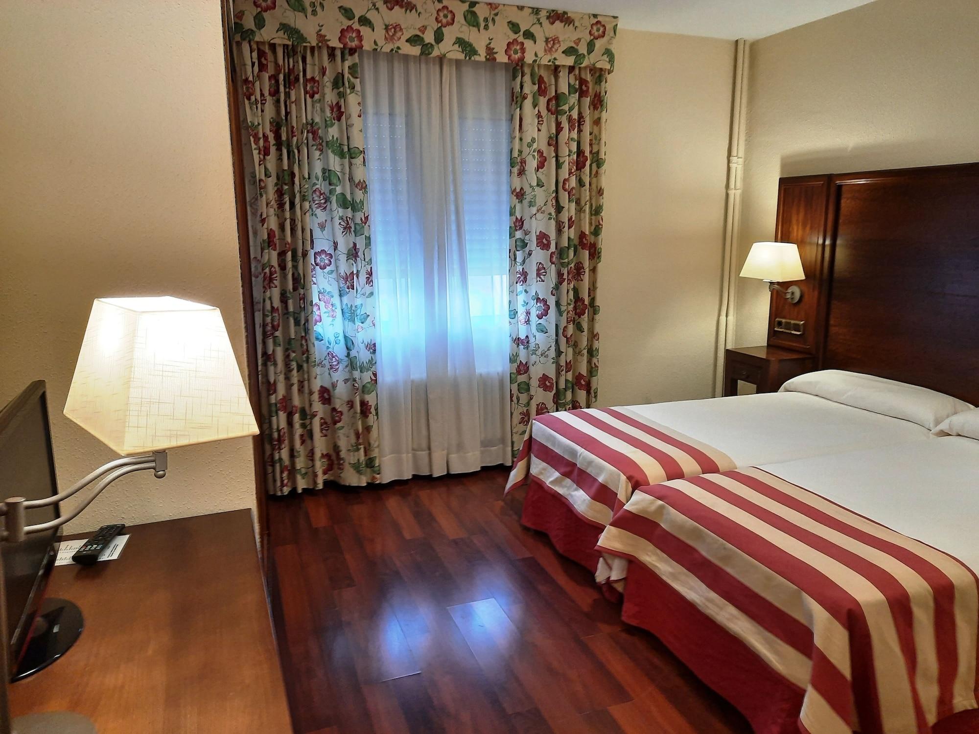 וויאלהה Hotel Urogallo מראה חיצוני תמונה